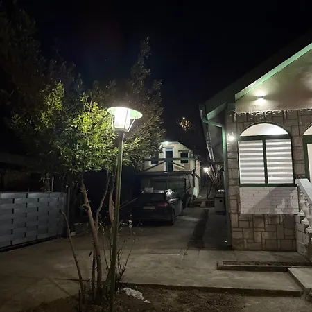 Barrique Sa Zatvorenim Bazenom 斯梅代雷沃